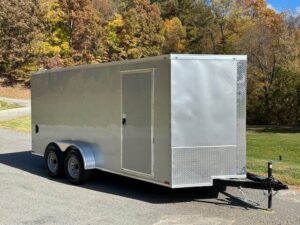 Read more about the article Weight, Safety, and Speed: How to Drive With a Trailer for the First Time