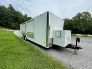 Read more about the article The Advantages of Custom-Building Your Trailer for Winter Delivery